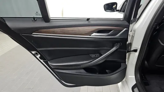 BMW 5 Series (G30) 530i M 2017 25