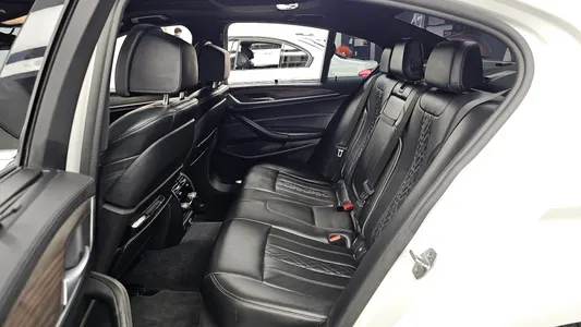 BMW 5 Series (G30) 530i M 2017 26
