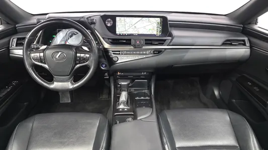 Lexus ES300h 7 2019 6