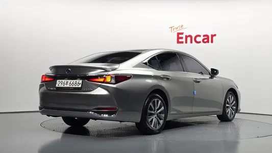 Lexus ES300h 7 2019
