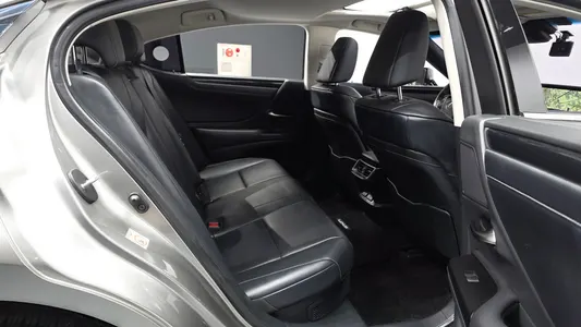 Lexus ES300h 7 2019 11