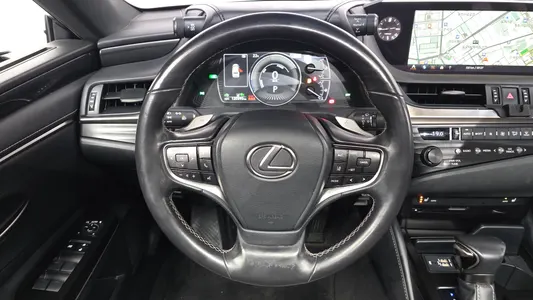 Lexus ES300h 7 2019 12