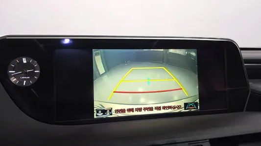 Lexus ES300h 7 2019 14