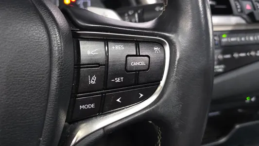 Lexus ES300h 7 2019 18