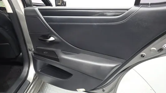 Lexus ES300h 7 2019 25