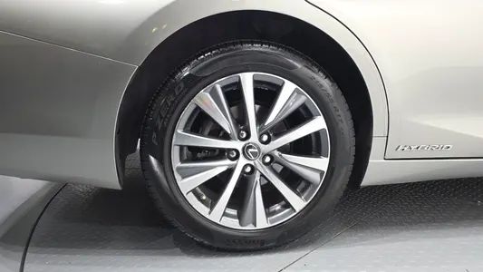 Lexus ES300h 7 2019 21