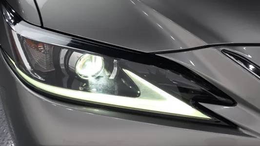 Lexus ES300h 7 2019 22