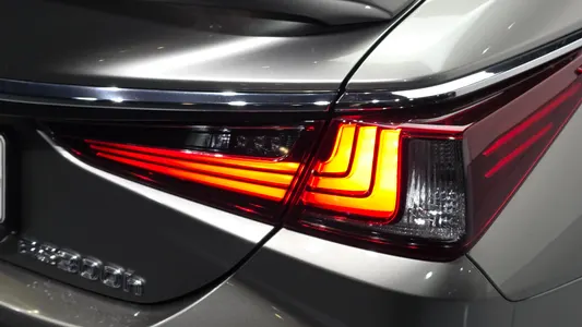 Lexus ES300h 7 2019 23