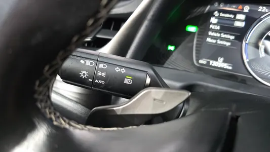 Lexus ES300h 7 2019 29