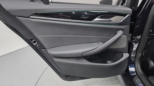 BMW 5 Series (G30) 530i M 2022 25