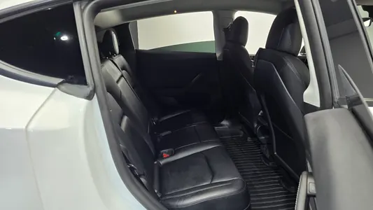 Tesla Y AWD 2022 11