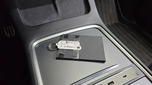 Tesla Y AWD 2022 16