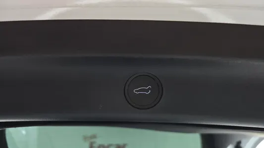 Tesla Y AWD 2022 18