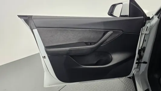 Tesla Y AWD 2022 25