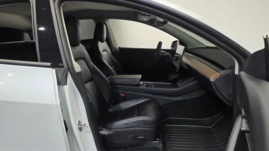 Tesla Y AWD 2022 27