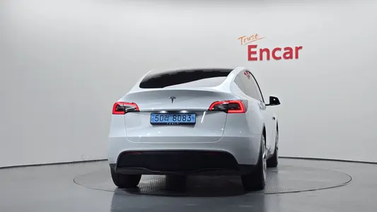 Tesla Y RWD 2024 4