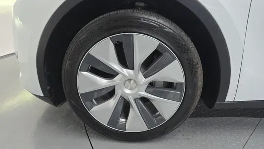 Tesla Y RWD 2024 5