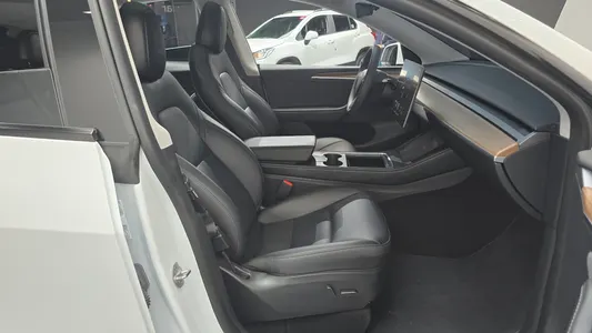 Tesla Y RWD 2024 11