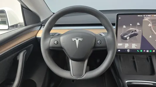 Tesla Y RWD 2024 13