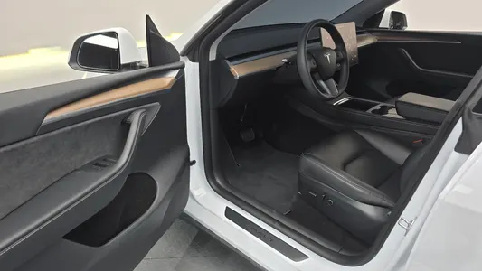Tesla Y RWD 2024 10