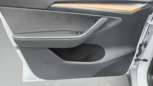 Tesla Y RWD 2024 24