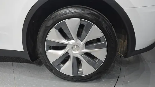 Tesla Y RWD 2024 21