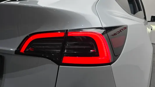 Tesla Y RWD 2024 23