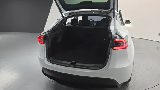 Tesla Y RWD 2024 31