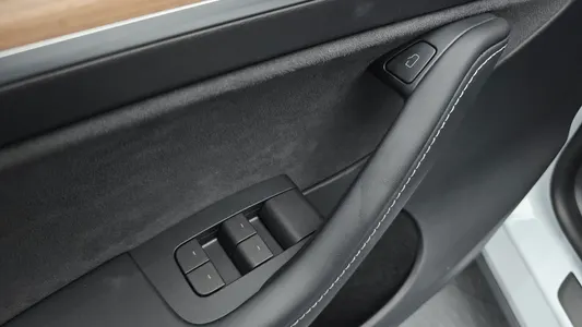 Tesla Y RWD 2024 30