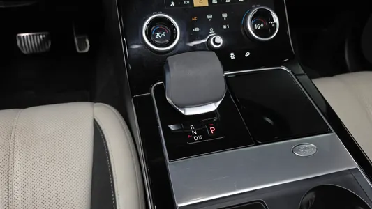 Land Rover 레인지로버 벨라 3.0 P400 R- SE 2021 8