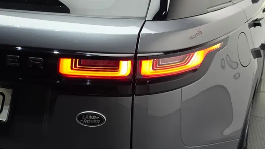 Land Rover 레인지로버 벨라 3.0 P400 R- SE 2021 23
