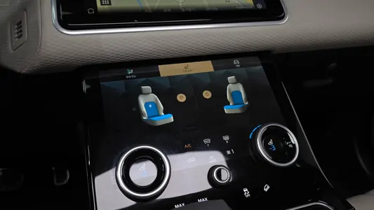 Land Rover 레인지로버 벨라 3.0 P400 R- SE 2021 33
