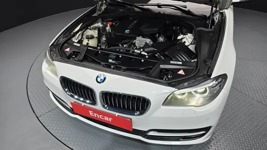 BMW 5 Series (F10) 528i 2015 6
