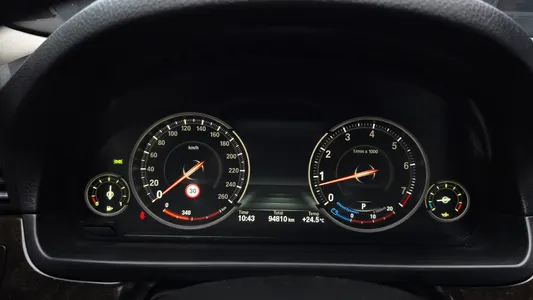 BMW 5 Series (F10) 528i 2015 8