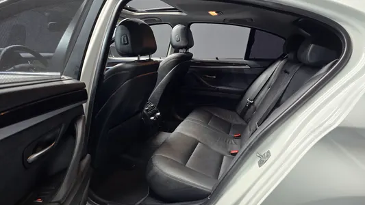 BMW 5 Series (F10) 528i 2015 11