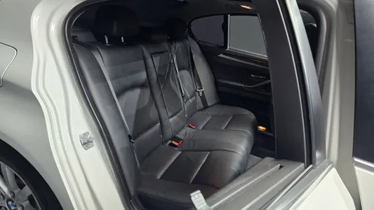 BMW 5 Series (F10) 528i 2015 12