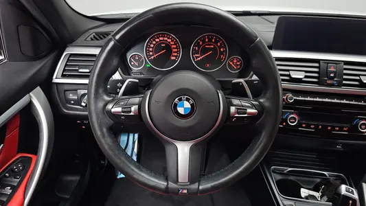 BMW 3 Series (F30) 330e i M 2018 12