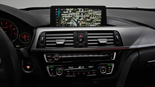 BMW 3 Series (F30) 330e i M 2018 13