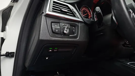 BMW 3 Series (F30) 330e i M 2018 16