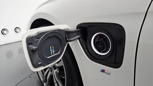 BMW 3 Series (F30) 330e i M 2018 18