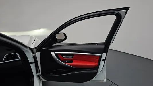 BMW 3 Series (F30) 330e i M 2018 24