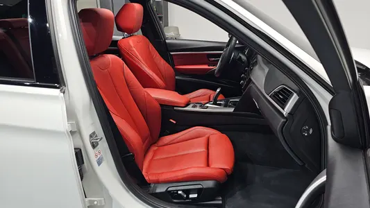 BMW 3 Series (F30) 330e i M 2018 26