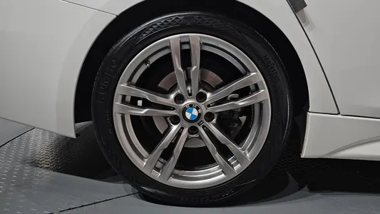 BMW 3 Series (F30) 330e i M 2018 21