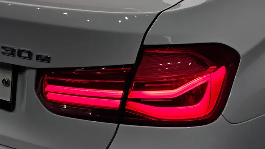 BMW 3 Series (F30) 330e i M 2018 23