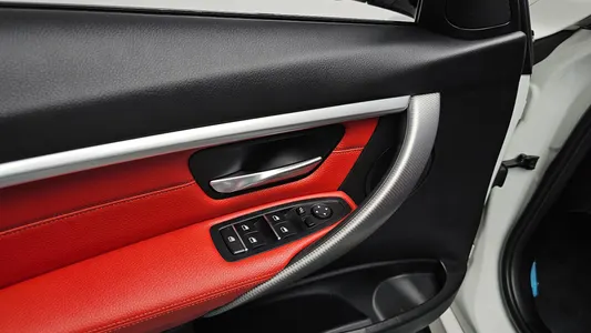 BMW 3 Series (F30) 330e i M 2018 31