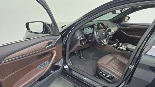 BMW 5 Series (G30) 530i xDrive M 2018 10