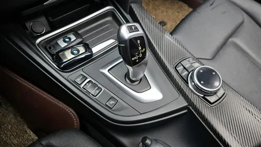 BMW 3 Series GT (F34) GT 320d xDrive 2014 9