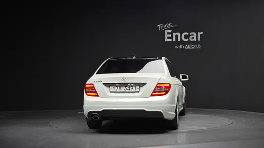 Mercedes-Benz C-Class W204 C200 CGI 2011 4