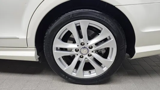 Mercedes-Benz C-Class W204 C200 CGI 2011 5