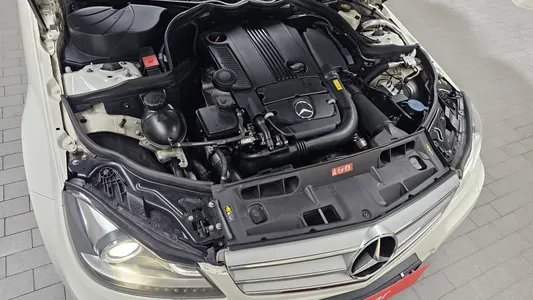 Mercedes-Benz C-Class W204 C200 CGI 2011 6